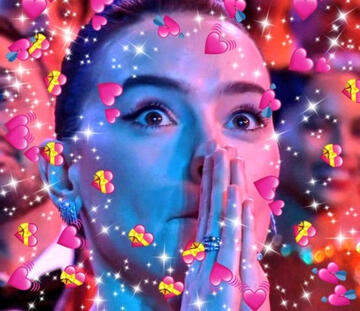 daisy ridley with hearts :)